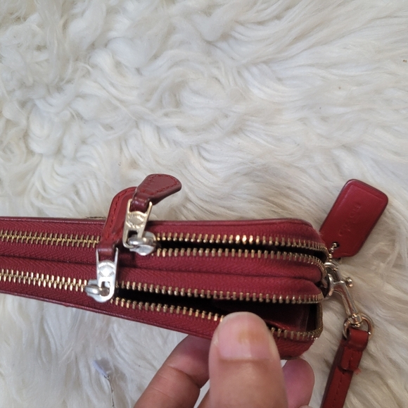 Coach Brown Signature Wristlet. - Picture 6 of 9
